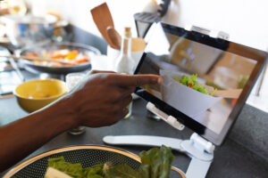 Monitor de cocina: cómo organizar pedidos y tiempos de preparación